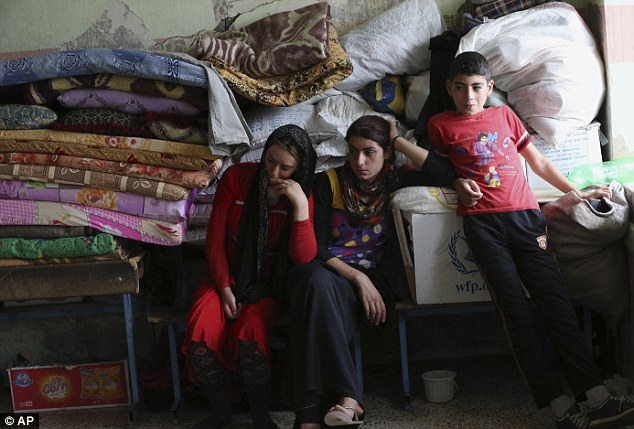 15-year-old Yazidi girl tells of her horrific ordeal at hands of jihadists - PHOTO+VIDEO