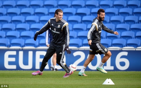 Gareth Bale set to play through the pain of back injury for Wales