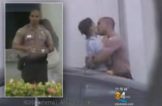 The police officers fired for a kiss - PHOTO