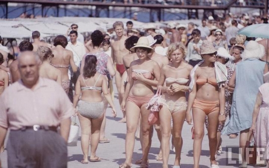 Советская молодежь на пляже в 1967 году - ФОТО