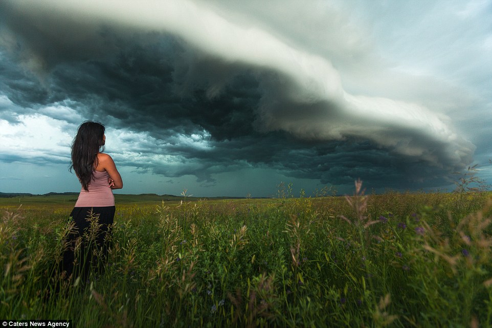 Couple chase extreme weather conditions to create perfect storm photos - PHOTO