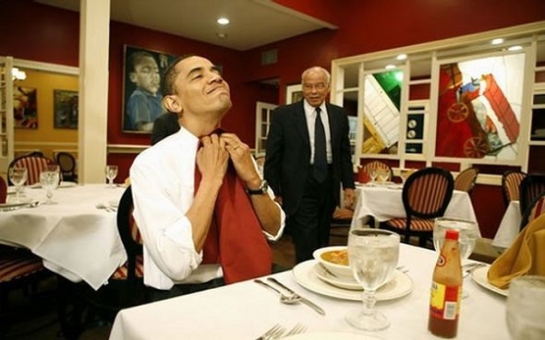 Обама не смог расплатиться в ресторане