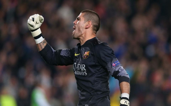Victor Valdes to train with Manchester United