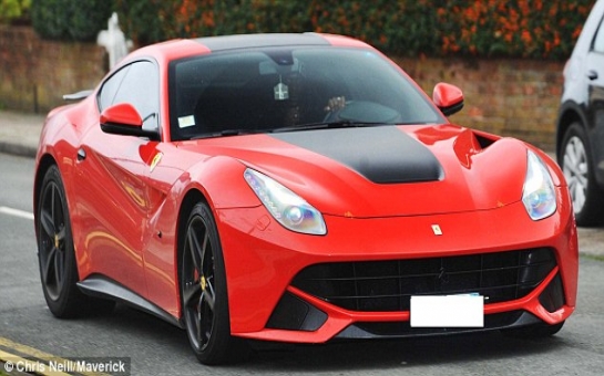 Balotelli 'threatened' woman who photographed his £240,000 red Ferrari