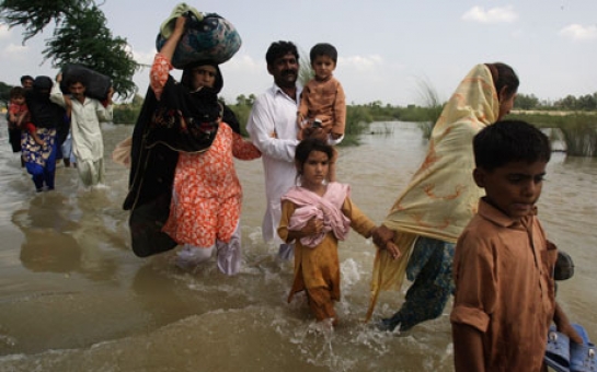 Azerbaijan distributes food among Pakistani flood victims