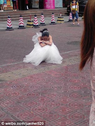 Groom storms off after bride made herself look like an old woman - PHOTO