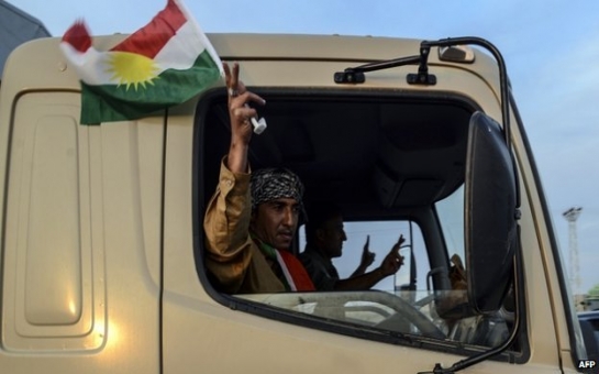 Syria IS: Iraqi Peshmerga fighters 'enter Kobane'