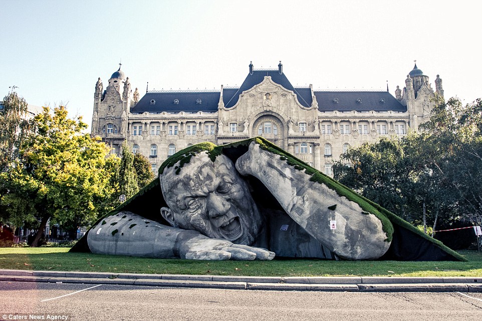 Budapest unveils bizarre oversized sculpture of man - PHOTO