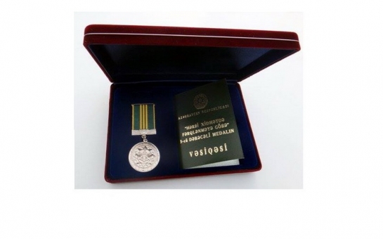 Düşmən helikopterini vuran hərbi qulluqçuya verilən medal - FOTO