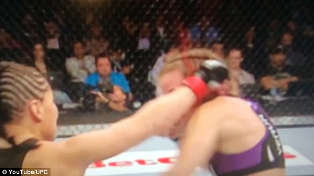 The moment a female UFC fighter’s ear EXPLODES during brutal cage fight - PHOTO+VIDEO