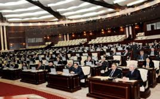 Парламент Азербайджана начал обсуждение пакета госбюджета на 2015 год
