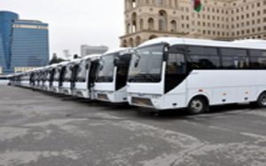 В Баку завезены новые крупногабаритные автобусы