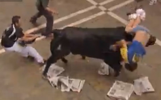 Three gored at Pamplona bull fighting festival - VIDEO