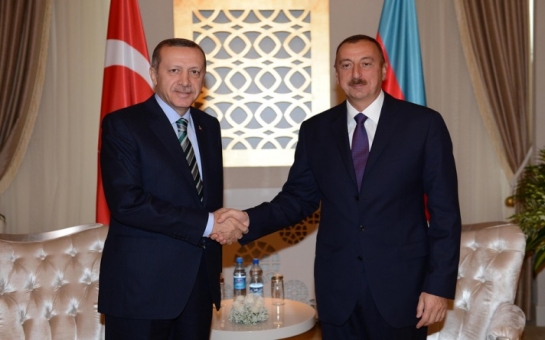 Azerbaijan reduces work permit fee for Turkish citizens