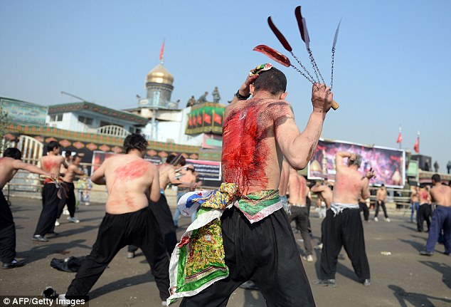 Bloodied Shi’ite Muslims slashing themselves with chained blades - PHOTO+VIDEO