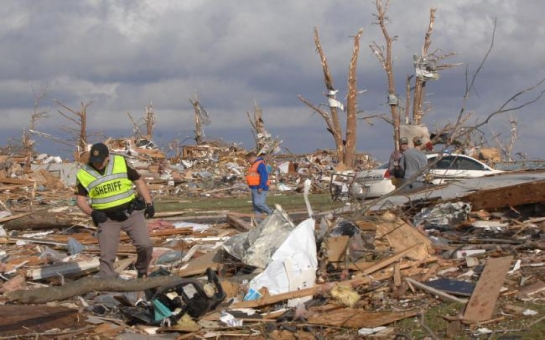 Six people dead after tornadoes tear apart US Midwest