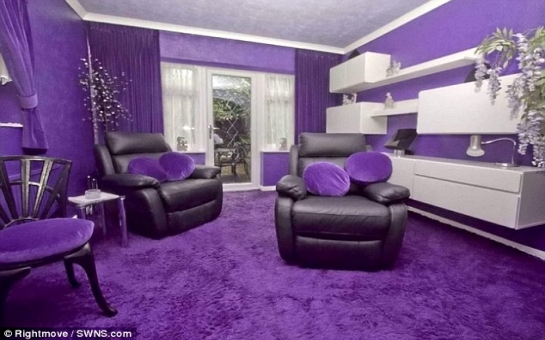 Semi-detached house is decorated entirely in PURPLE inside - PHOTO