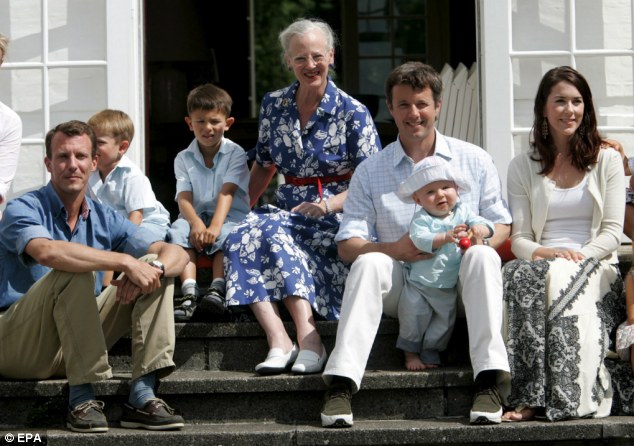 World's creepiest Royal portrait - PHOTO