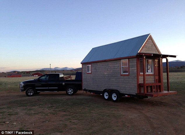 124 square foot dream home built on flatbed trailer - PHOTO