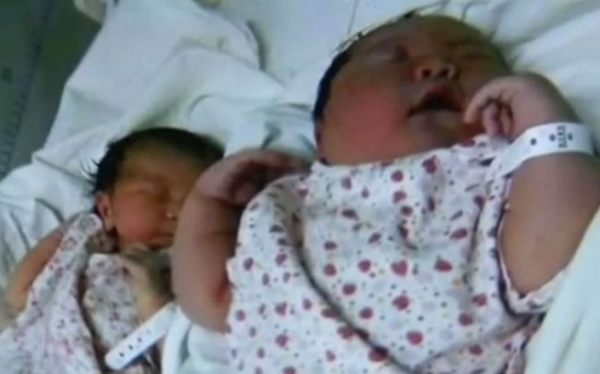 Woman gives birth to massive 13lbs 10oz baby - VIDEO