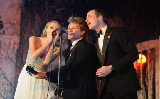 William sings Livin’ on a Prayer with Bon Jovi and Taylor Swift - VIDEO