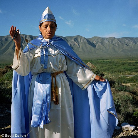 Inside the world of Mexico's mysterious faith healers - PHOTO