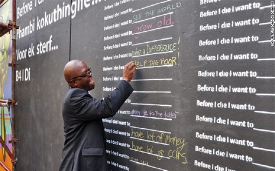 'Before I Die' walls turn dreams into words - PHOTO