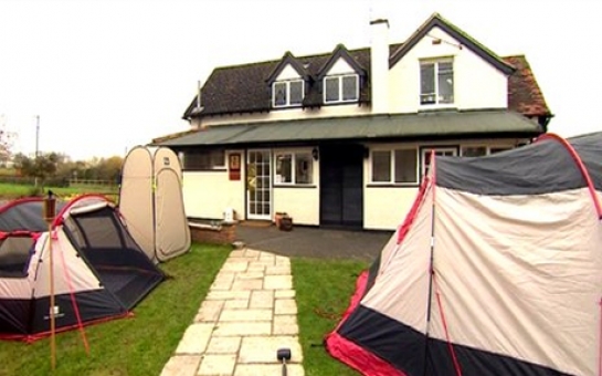 Pub offers tent sleepovers for drinkers