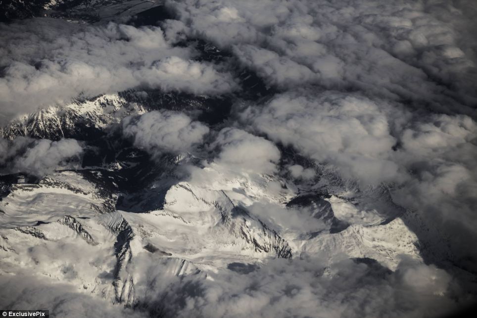 Photographer captures the Alps from 36,000ft above land - PHOTO