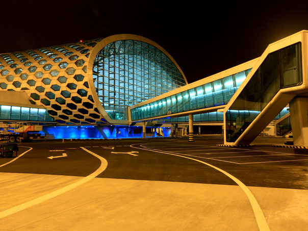 Futuristic airport terminal - PHOTO