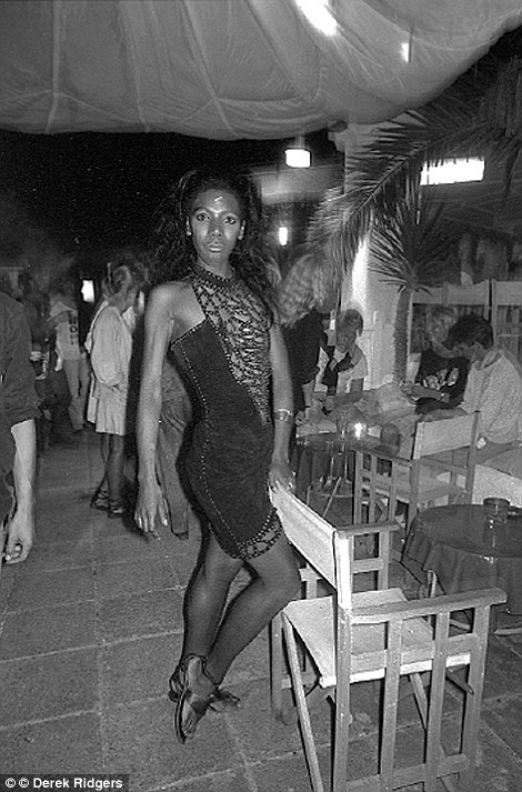 Photos show club culture of Ibiza in the 1980s - PHOTO