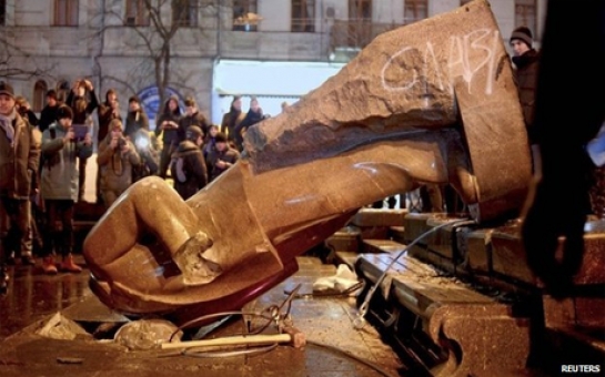 How Lenin's statue in Ukraine silenced news in Vietnam