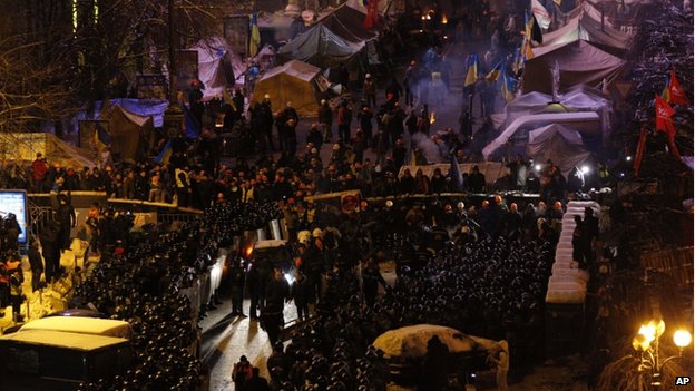 Clashes as police try to dislodge Kiev protesters - PHOTO