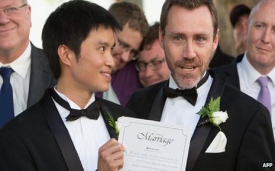 Australia court bans gay marriage