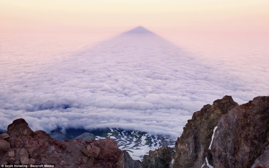 In the shadow of the pyramid - PHOTO