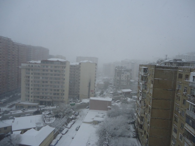 Problems caused by first snow in Baku - PHOTO