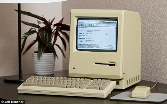 27-year-old Mac Plus connected to the internet