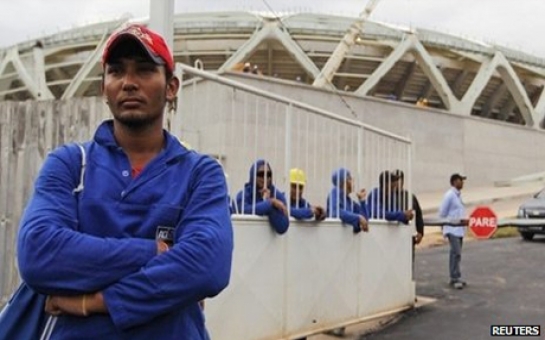 Brazil World Cup 2014: Builders strike at Amazon stadium
