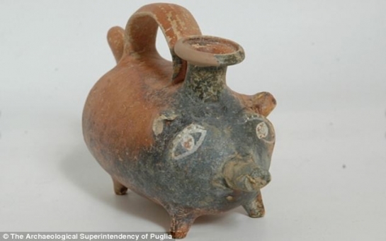 2,400-year-old terracotta baby bottle shaped like a PIG