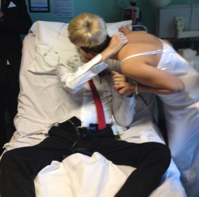 Brave words of wife who married her terminally-ill husband - PHOTO