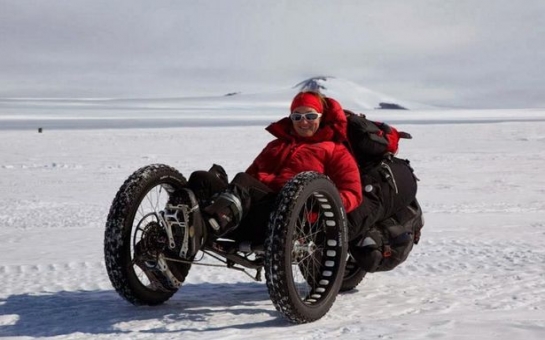 Adventurer becomes world's first person to CYCLE to the South Pole