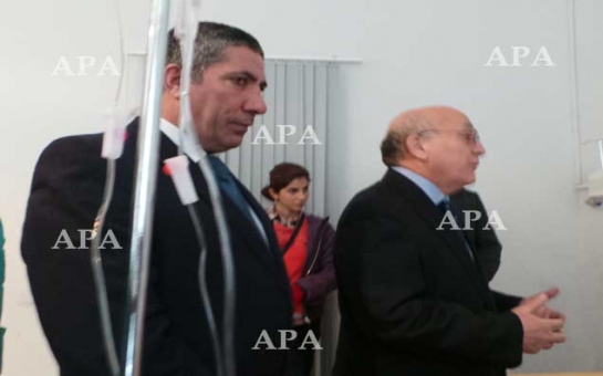 Senior Azeri ruling party members visit war veteran who set himself on fire