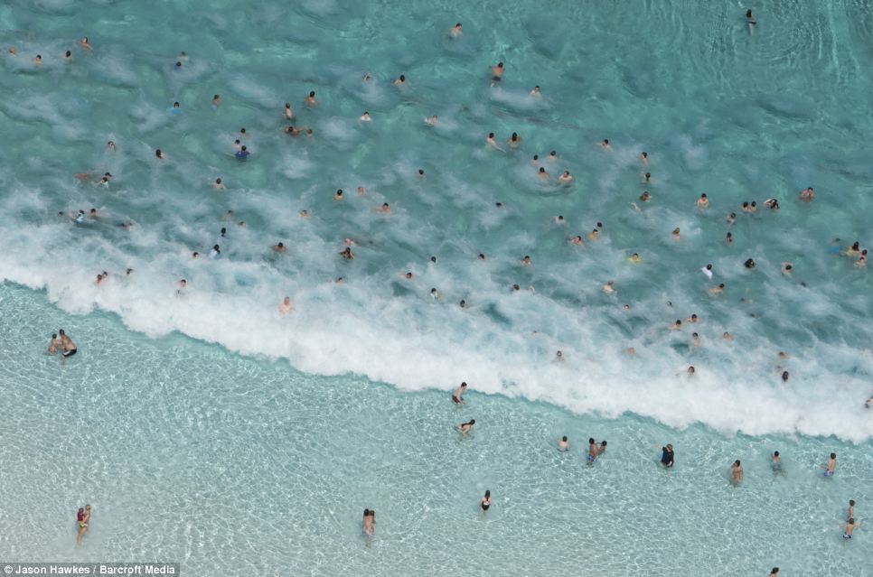 Photographer captures bird's-eye views of Disney World - PHOTO