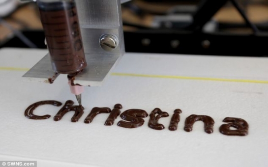 Machine creates an exact replica of your face made from chocolate