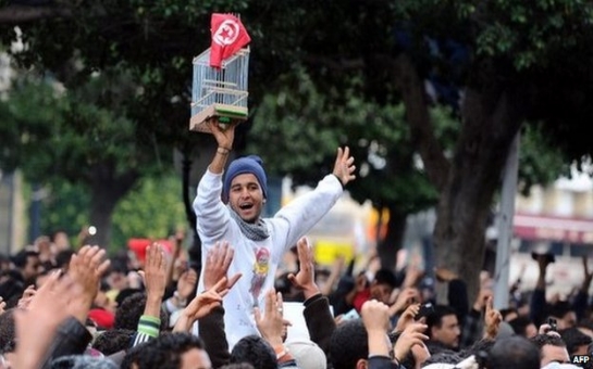 Tunisian parliament voting on milestone constitution