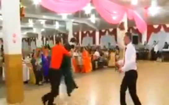 Odd incident on Azeri wedding - VIDEO