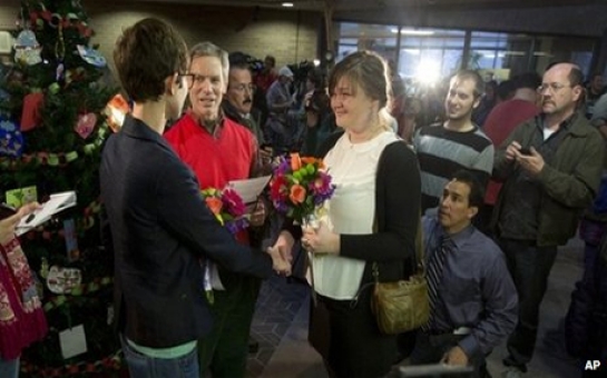 Utah same-sex marriage put on hold