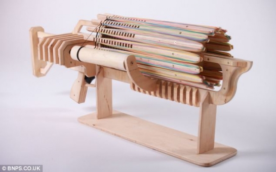 Student designs £85 machine gun that fires 14 rubber bands a second - PHOTO