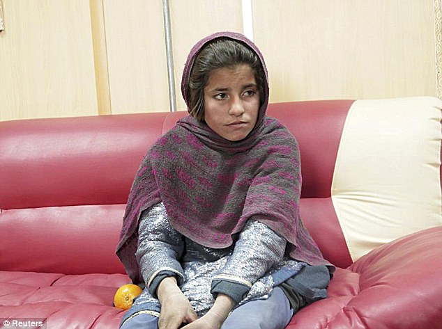 Afghan girl, 10, captured before blowing hersell off - PHOTO+VIDEO