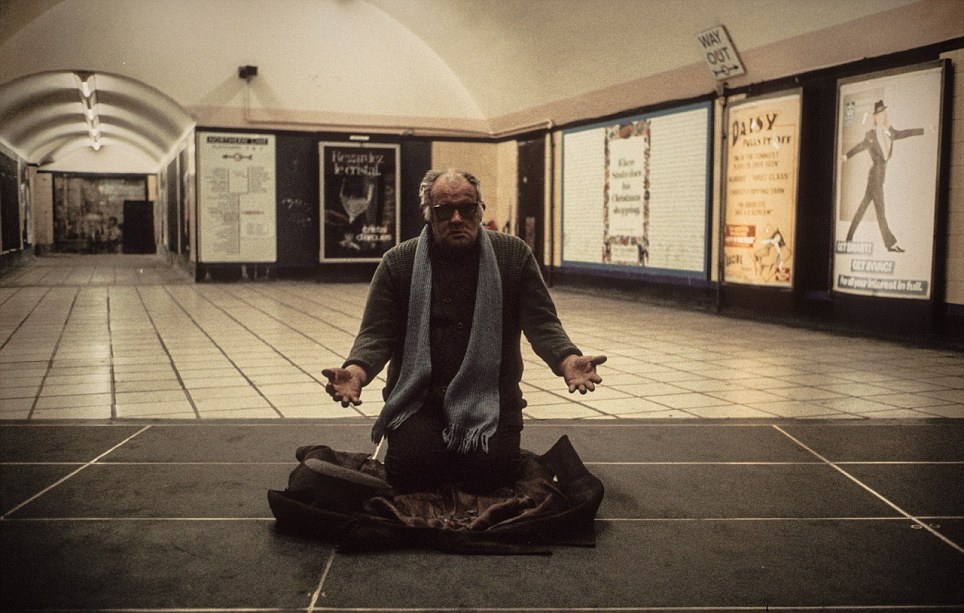 Life on the London Underground in the 1970s and 80s - PHOTO